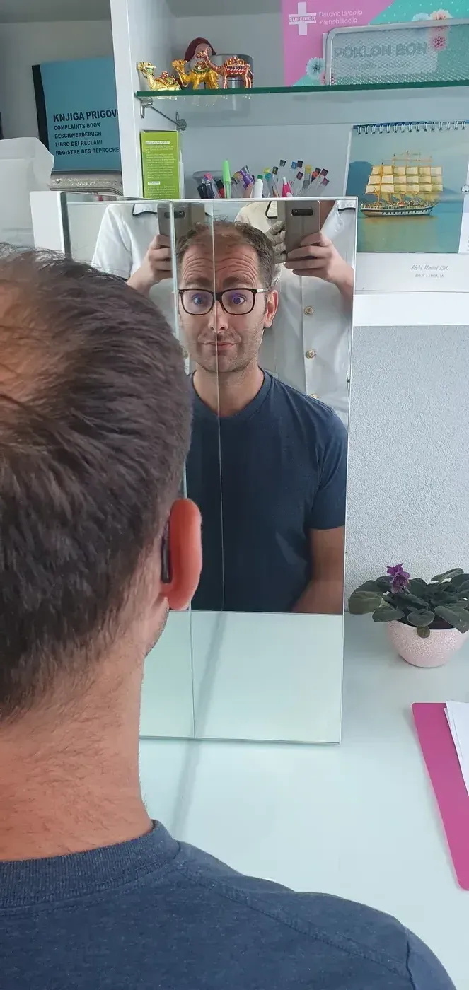 Mirror terapija — pacijent promatra odraz u zrcalu, Split